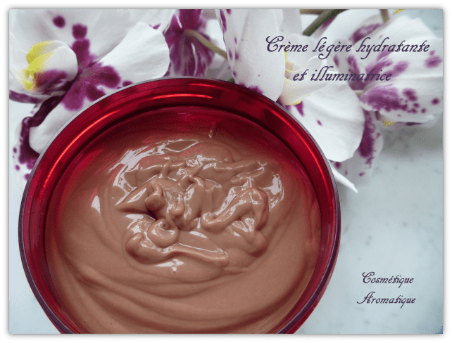 Crème légère hydratante et illuminatrice3.jpg